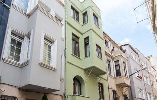 Renovated entire Istanbul building for sale suitable for boutique hotel in centre Beyoglu