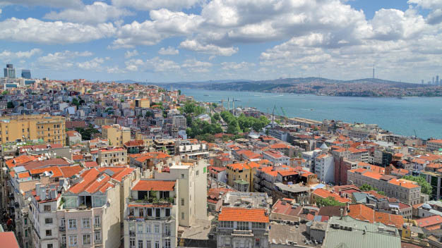 8 need-to-know tips for buying a property in Istanbul, Turkey.